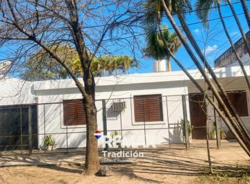 Casa · 102m² · 5 Ambientes · 2 Cocheras · Casa en Venta Macrocentro con Garage y Patio