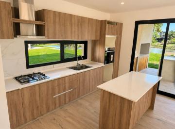 Casa · 180m² · 4 Ambientes · 3 Cocheras · Casa Al Lago Premium con Pileta en El Cantón Norte