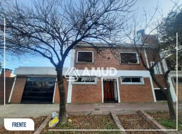 Casa · 200m² · 6 Ambientes · 1 Cochera · Codigo de Publicacion 2005