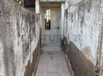 Casa · 63m² · 3 Ambientes · Venta de Casa Interna a Reciclar o Demoler en Rafaela