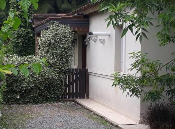 Casa · 70m² · 3 Ambientes · 3 Cocheras · Casa de Dos Dorm. en La Candela con Pileta - Reservado