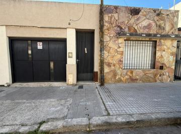 Casa · 100m² · 4 Ambientes · Venta Casa Echesortu Rosario - Interna Unica a Terminar - Dos Dorm. Amplio Jardin - No PH