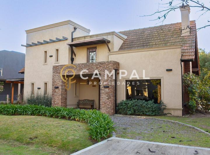 Casa · 200m² · 5 Ambientes · 1 Cochera