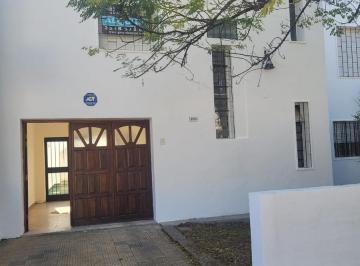 Casa · 230m² · 5 Ambientes · 3 Cocheras · Alquiler Casa 3 Dorm. en 2 Plantas con Cochera Doble Bajo Palermo Córdoba