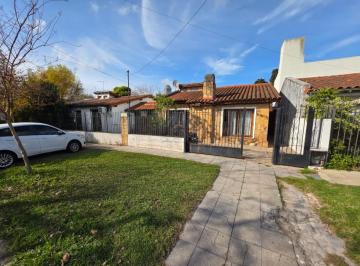 Casa · 122m² · 3 Ambientes · 1 Cochera · Venta - Chalet 3 Ambientes en Jose Marmol