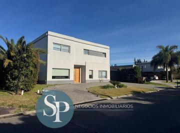 Casa · 282m² · 6 Ambientes · 7 Cocheras · Casa en Venta Barrio Privado El Recodo