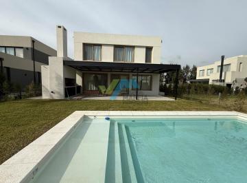 Casa · 300m² · 6 Ambientes · Casa en Venta en Carpinchos, Nordelta, Tigre