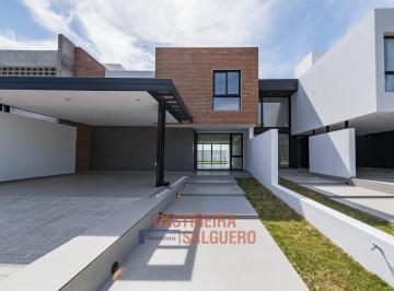 Casa · 268m² · 5 Ambientes · 2 Cocheras · Casa en Campo Chico de 3 Dorm.