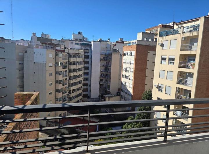 2 Ambientes, Inmejorable Ubicación y Exte. Estado, Superluminoso, Cocina Separada, Lavadero, Balcón