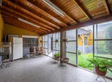 Casa · 144m² · 3 Ambientes · 1 Cochera · Casa en Venta 3 Ambientes | Quincho, Fondo Libre, Terraza y Cochera | Apta Crédito