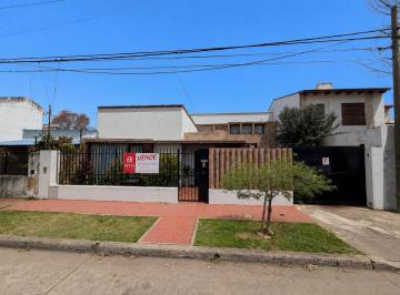 Casa · 253m² · 3 Dormitorios · 3 Cocheras · Casa en Venta Rosario, La Florida.