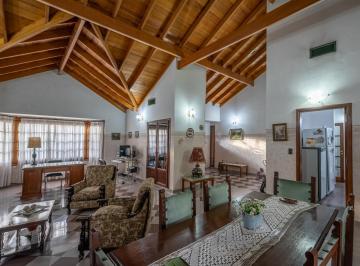 Casa · 315m² · 5 Ambientes · 2 Cocheras · Imponente Chalet 5 Ambientes en Venta | Lote 1982 m y Piscina – Apto Crédito
