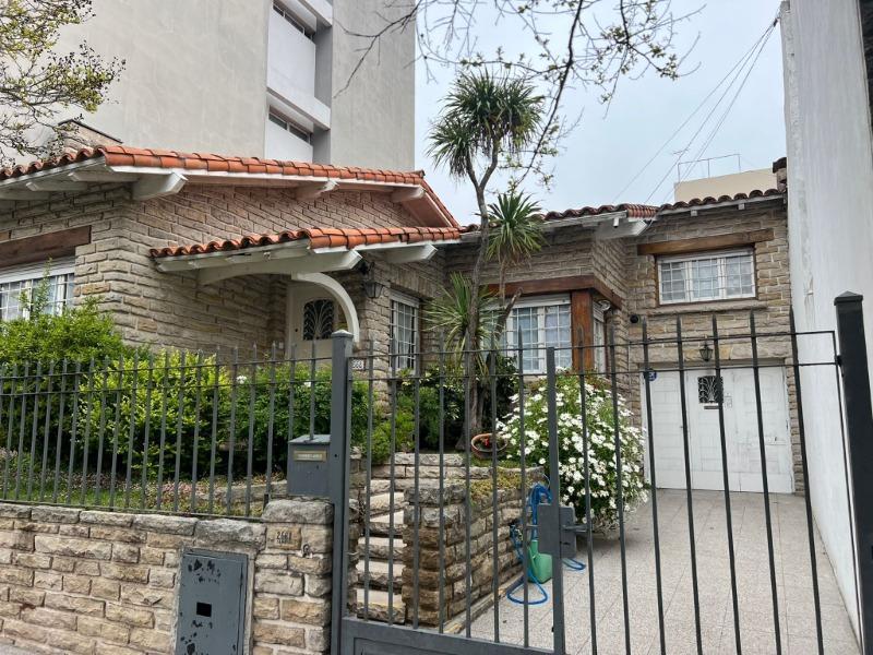 Chalet 4 amb, 193m² con garage y patio — Chauvín