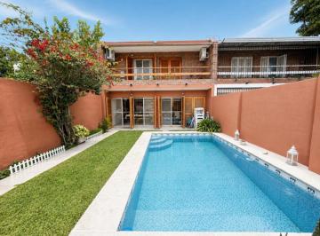 Casa · 200m² · 4 Ambientes · 2 Cocheras · Casa en Alquiler Barrio Urca 3 Dorm. Quincho Pileta