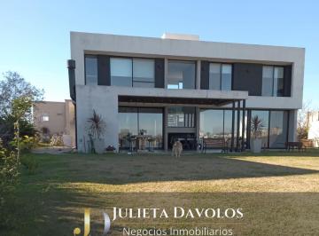 Casa · 245m² · 5 Ambientes · 6 Cocheras · Casa a La Laguna en Venta en El Canton Barrio Puerto