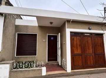 Casa de 6 ambientes, Córdoba · Casa de 148 m² con 2 Dorm., Patio, Garage en Venta y Alquiler en Yapeyú