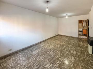Departamento · 75m² · 4 Ambientes · Departamento de 2 Dorm. en Barrio Republica de La Sexta