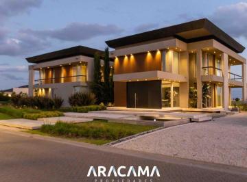 Casa · 845m² · 4 Cocheras · Casa en Venta en La Providencia - Canning
