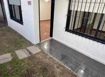 Casa · 90m² · 3 Ambientes · 2 Cocheras · Alquiler Casa 3 Ambientes en Bella Vista