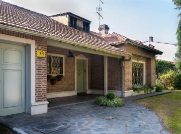 Casa de 5 ambientes, Morón · Chalet de Estilo Inmejorable en Venta en Castelar