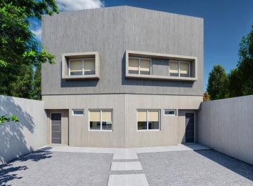 Casa · 117m² · 4 Ambientes · 1 Cochera · Venta Duplex en Complejo en Castelar Sur