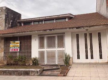 Casa de 4 ambientes, Quilmes · Casa Venta Barrio Parque