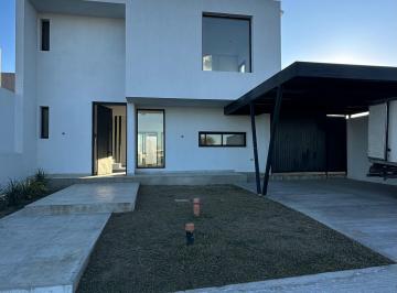 Casa de 4 ambientes, Córdoba · Rincones de Manantiales - Casa a Estrenar en Venta