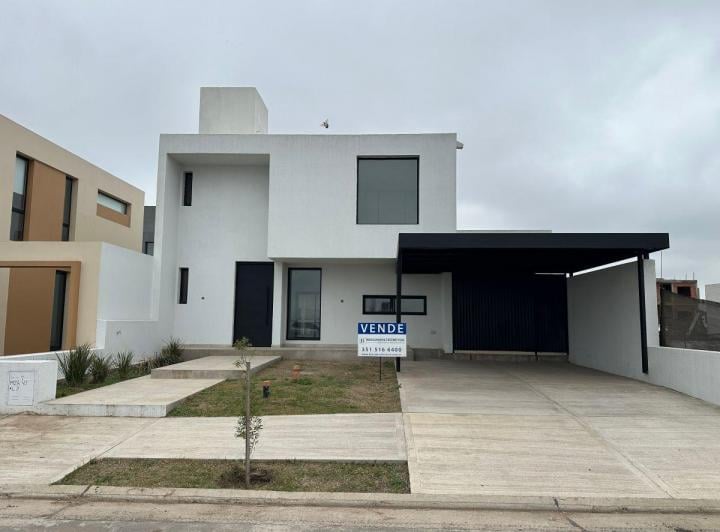 Casa · 190m² · 4 Ambientes · 2 Cocheras