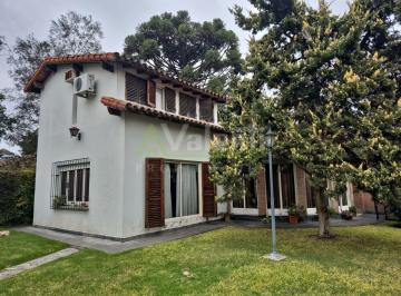 Casa de 4 ambientes, Hurlingham · Chalet 4 Ambientes en Venta con Piscina y Garage, Apto Credito, Parque Quirno, Hurlingham