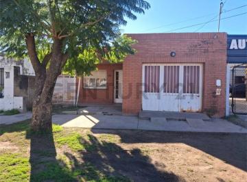 Casa · 75m² · 6 Ambientes · 1 Cochera · Casa en Venta Excelente Ubicación en Venado Tuerto
