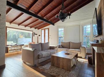 Casa · 226m² · 4 Ambientes · 1 Cochera · Casa en San Carlos