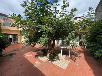 Casa · 168m² · 4 Ambientes · 1 Cochera · 25 de Mayo y 3 de Febrero / 3 Dor / Patio y Cochera / Apto Crédito / San Fernando / Venta