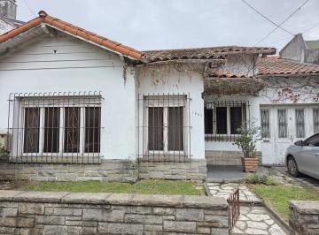Casa · 167m² · 4 Ambientes · 2 Cocheras · Buena Casa en Venta en Martinez