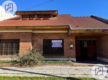 Casa · 214m² · 4 Ambientes · 1 Cochera · Venta Casa en Villa Raffo - a m de Gral. Paz