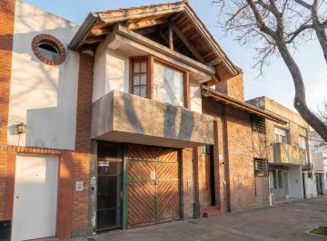 PH · 140m² · 5 Ambientes · 1 Cochera · Casa en Venta en La Plata Remodelada. 4 E/ 71 y 72, PH. Excelente Estado!