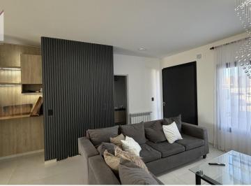PH · 160m² · 6 Ambientes · 2 Cocheras · Duplex en Venta en B° La Calandria. 3 Dorm. 2 Baños. 2 Cocheras