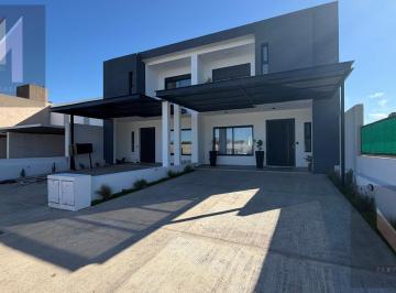 PH · 160m² · 6 Ambientes · 2 Cocheras · Duplex en Venta en B° La Calandria. 3 Dorm. 2 Baños. 2 Cocheras