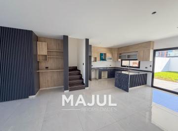 PH · 160m² · 6 Ambientes · 2 Cocheras · Duplex en Venta en B° La Calandria. 3 Dorm. 2 Baños. 2 Cocheras