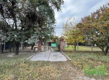 Casa · 180m² · 5 Ambientes · 4 Cocheras · Casa en Cerrillos