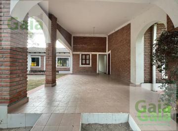 Casa · 180m² · 5 Ambientes · 4 Cocheras · Casa en Cerrillos