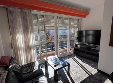 Casa · 260m² · 5 Ambientes · 3 Cocheras · Casa de Planta Alta con Dos Dorm. y Cochera en Echesortu