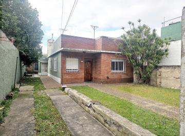 Casa · 160m² · 4 Ambientes · 2 Cocheras · Venta Casa - Villa Martelli 3 Dorm., Jardín, Apto Crédito, Vivienda o Uso Comercial