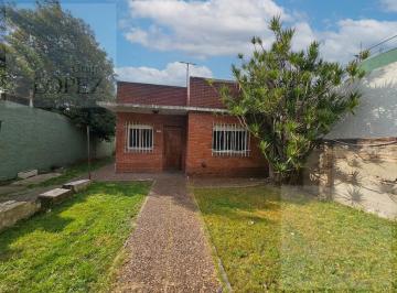 Casa · 160m² · 4 Ambientes · 2 Cocheras · Venta Casa - Villa Martelli 3 Dorm., Jardín, Apto Crédito, Vivienda o Uso Comercial