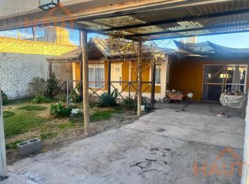 Casa · 80m² · 5 Ambientes · 1 Cochera · Vendo Casa en Nuevo Ferri Cipolletti