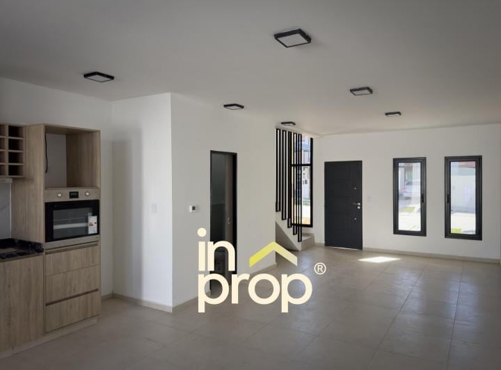 Casa · 100m² · 5 Ambientes · 1 Cochera