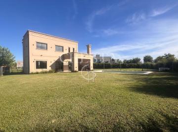 Casa · 180m² · 6 Ambientes · 1 Cochera · Casa en Venta en Araucarias, Puertos, Escobar