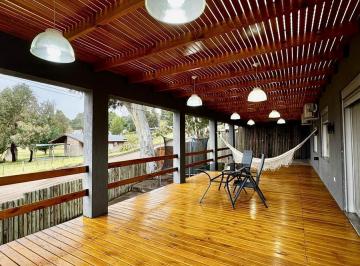 Casa · 98m² · 4 Ambientes · 2 Cocheras · Casa en Monte Hermoso