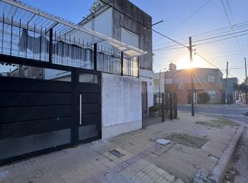 PH · 54m² · 2 Ambientes · 1 Cochera · PH en Villa Elvira