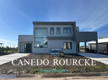 Casa · 210m² · 4 Ambientes · 2 Cocheras · Casa en La Alameda