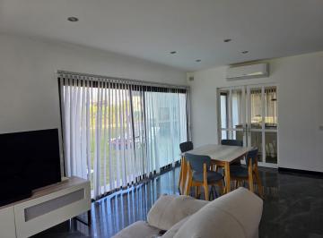 Casa · 130m² · 3 Ambientes · 2 Cocheras · Casa en Ibarlucea
